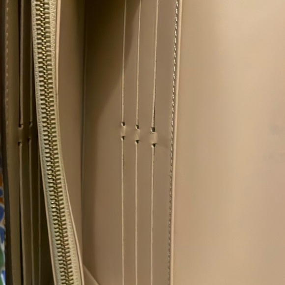 Pre-loved Louis Vuitton Patent Louise Wallet Dune - Picture 4 of 9